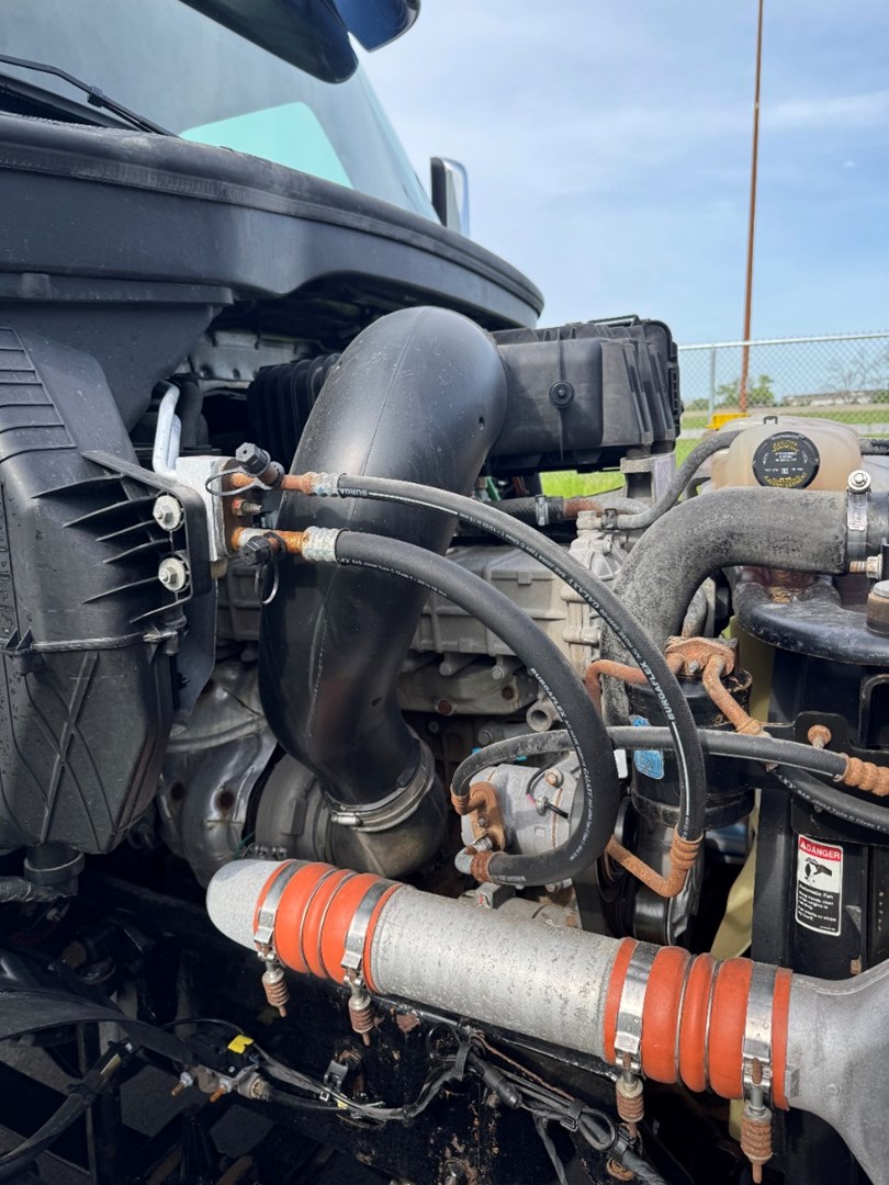 2019 FREIGHTLINER CASCADIA 113 - USED TRUCKS DAY CAB - image 10